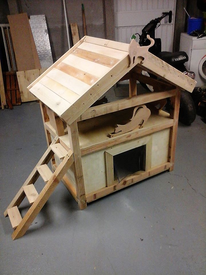diy-recycled-pallet-cat-house