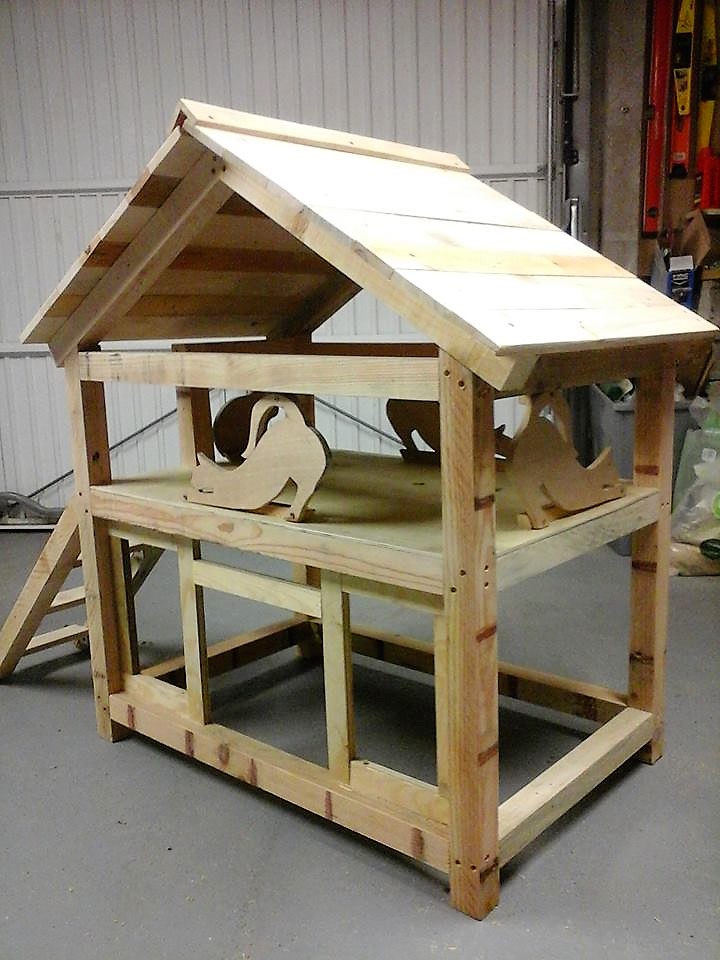 diy-wooden-pallet-cat-house