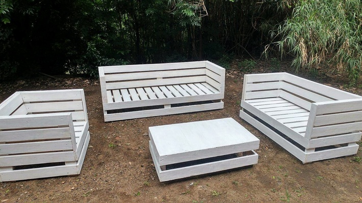 outdoor-furniture-made-with-pallets