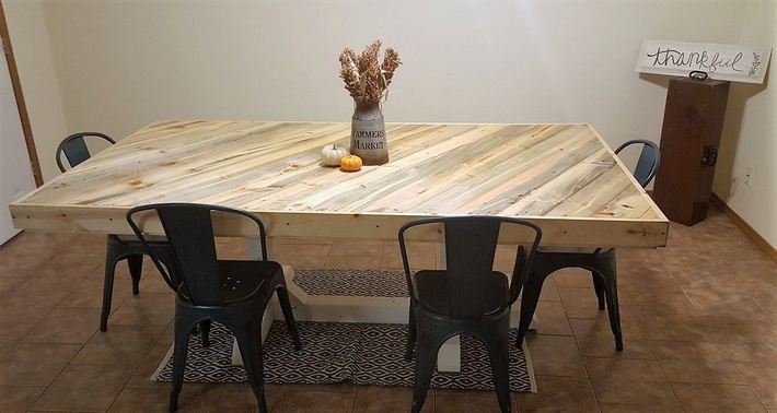 recycled-pallet-kitchen-table