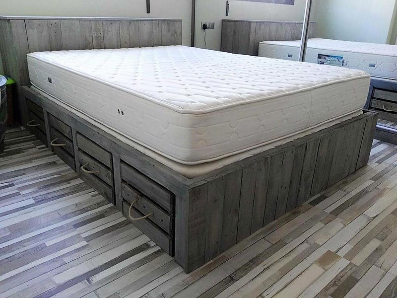 Rustic Look Giant Pallet Bed With