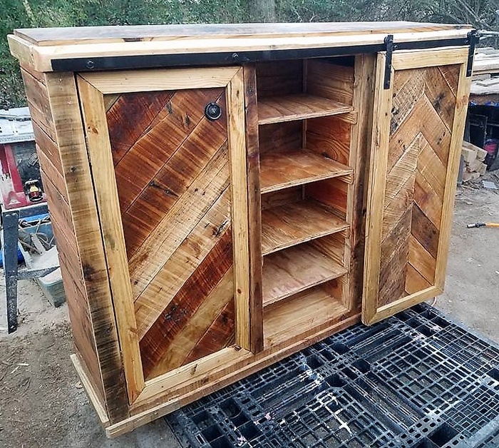 upcycled pallets entertainment center