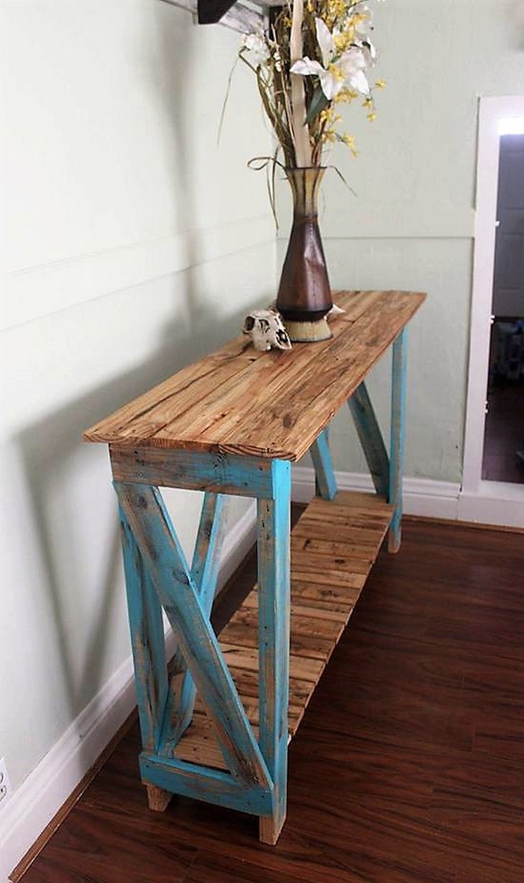 Entry Table with pallets