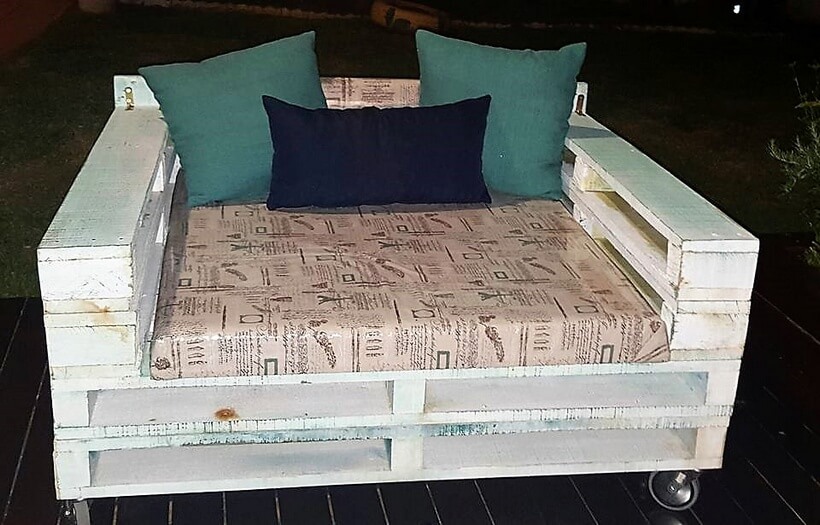 pallet couch on wheels 2