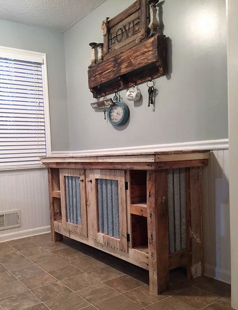 pallet entryway table and wall art