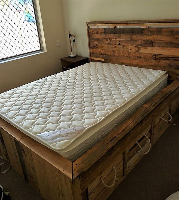recycled pallets bed with storage