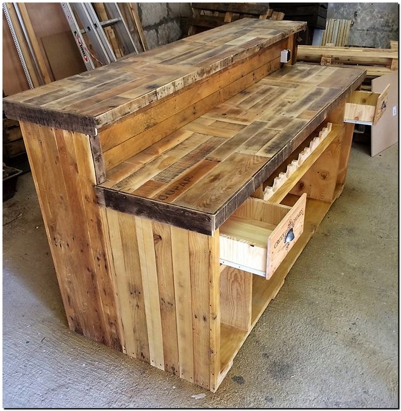 upcycled pallets bar
