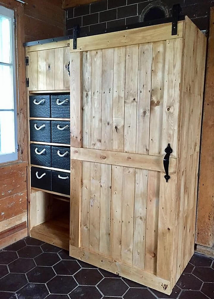 recycled pallets closet
