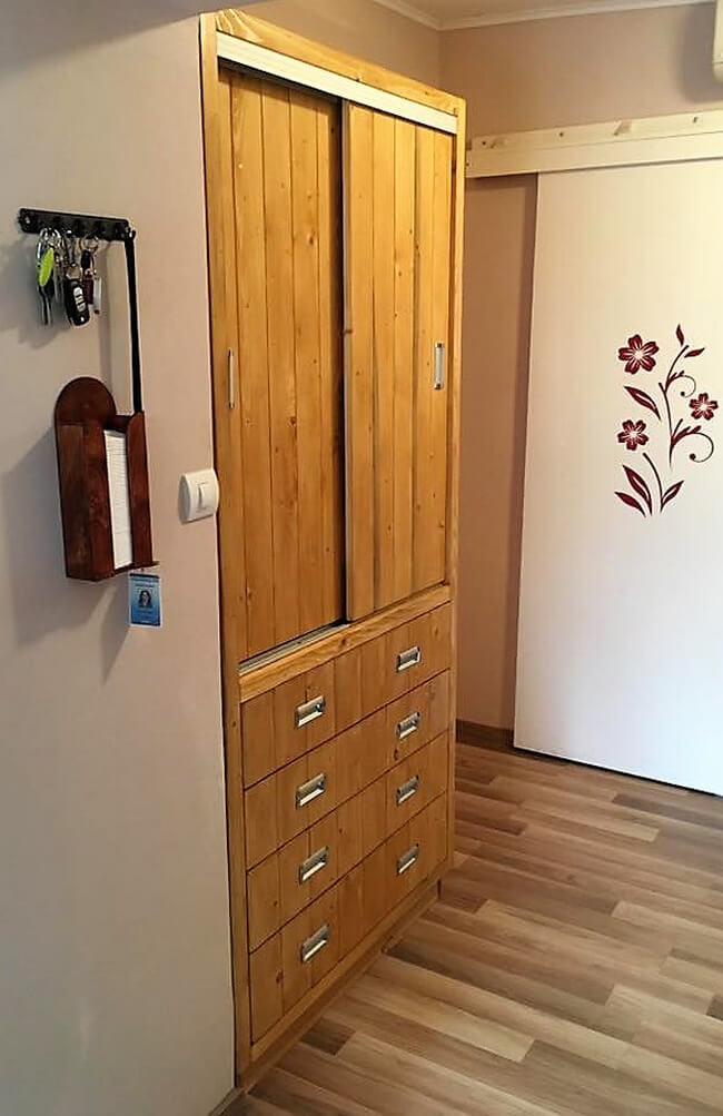 wood pallet closet idea