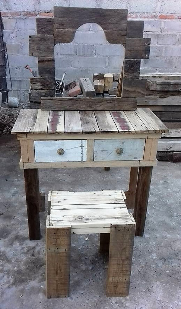 Wood Pallets Vintage Vanity Project | Wood Pallet Furniture