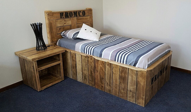 pallets made single bed with side table