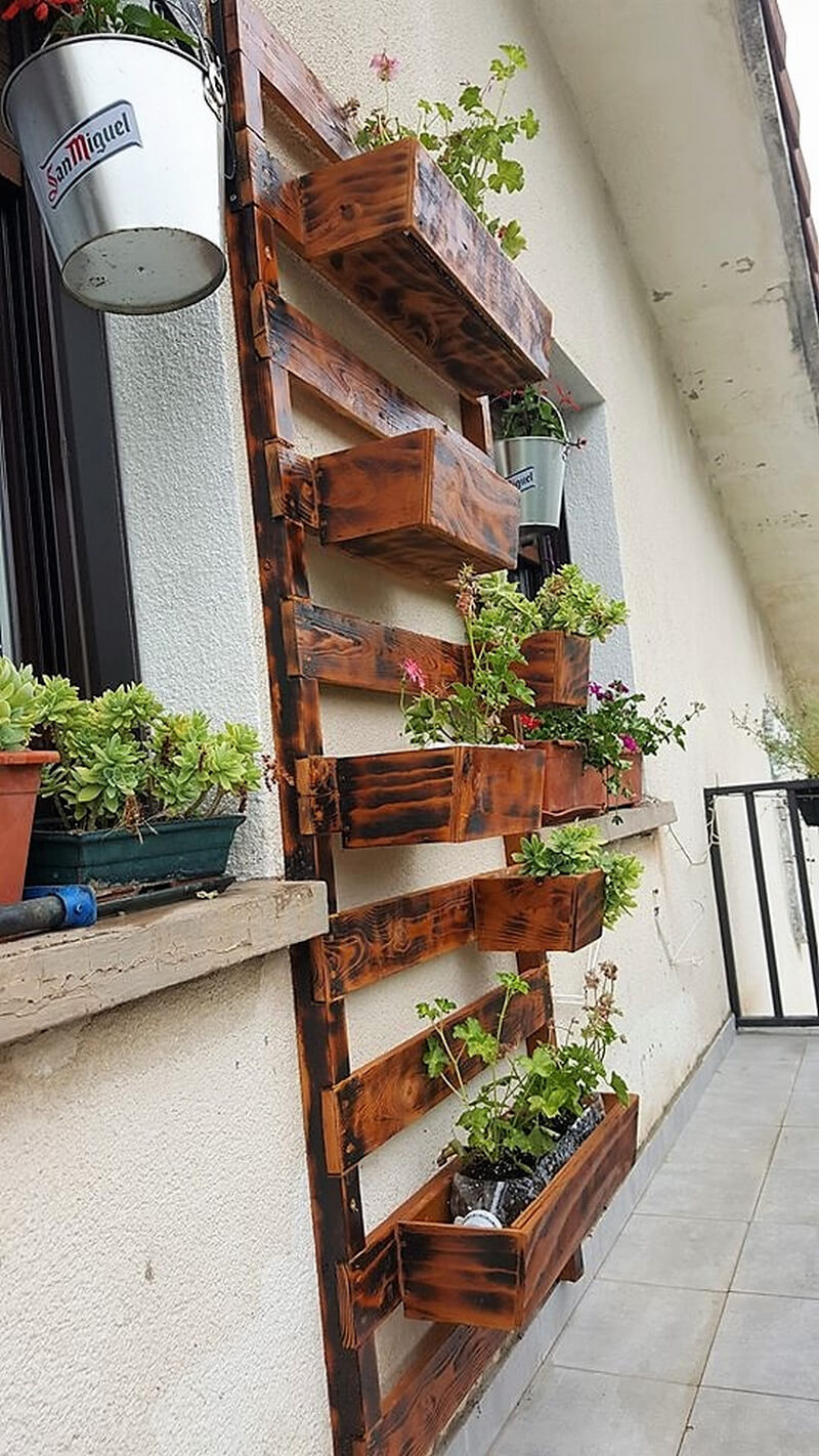 pallets vertical planter idea