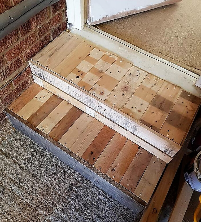 wood pallet stairs