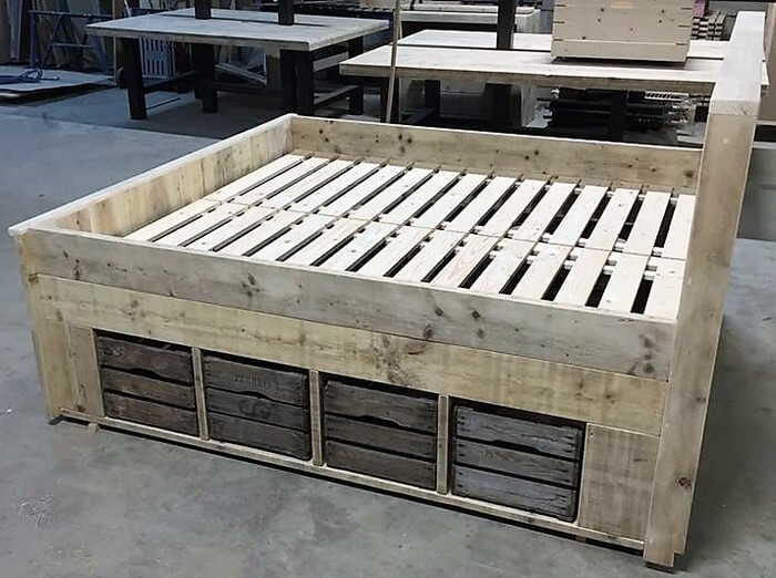 Giant Pallet Bed With Storage Plan, How To Build A Pallet Bed Frame With Storage